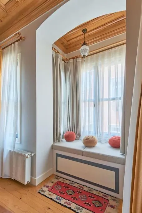 Image 3 of Nostalgic & Comfortable Historical Home!