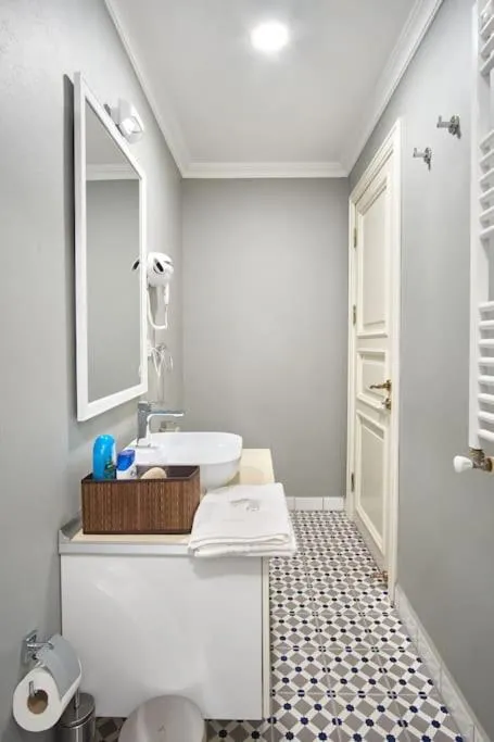 Image 5 of Nostalgic & Comfortable Historical Home!