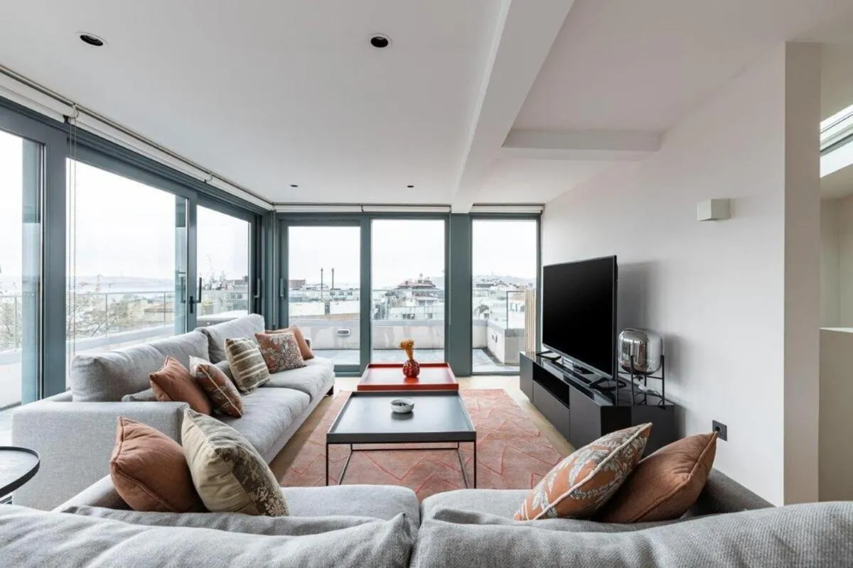 Image 4 of Penthouse Duplex 4br25bath Terrace Views! #258