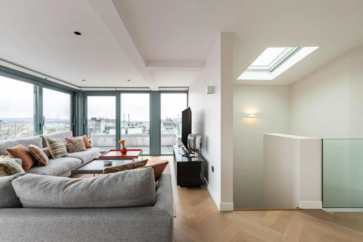 Image 5 of Penthouse Duplex 4br25bath Terrace Views! #258