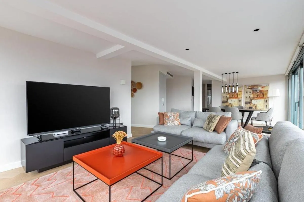 Image 3 of Penthouse Duplex 4br25bath Terrace Views! #258
