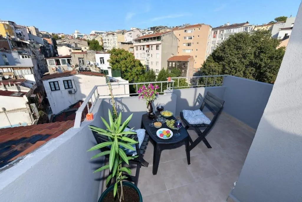 Image 1 of Private Terrace Close to Antique Store Galata Port