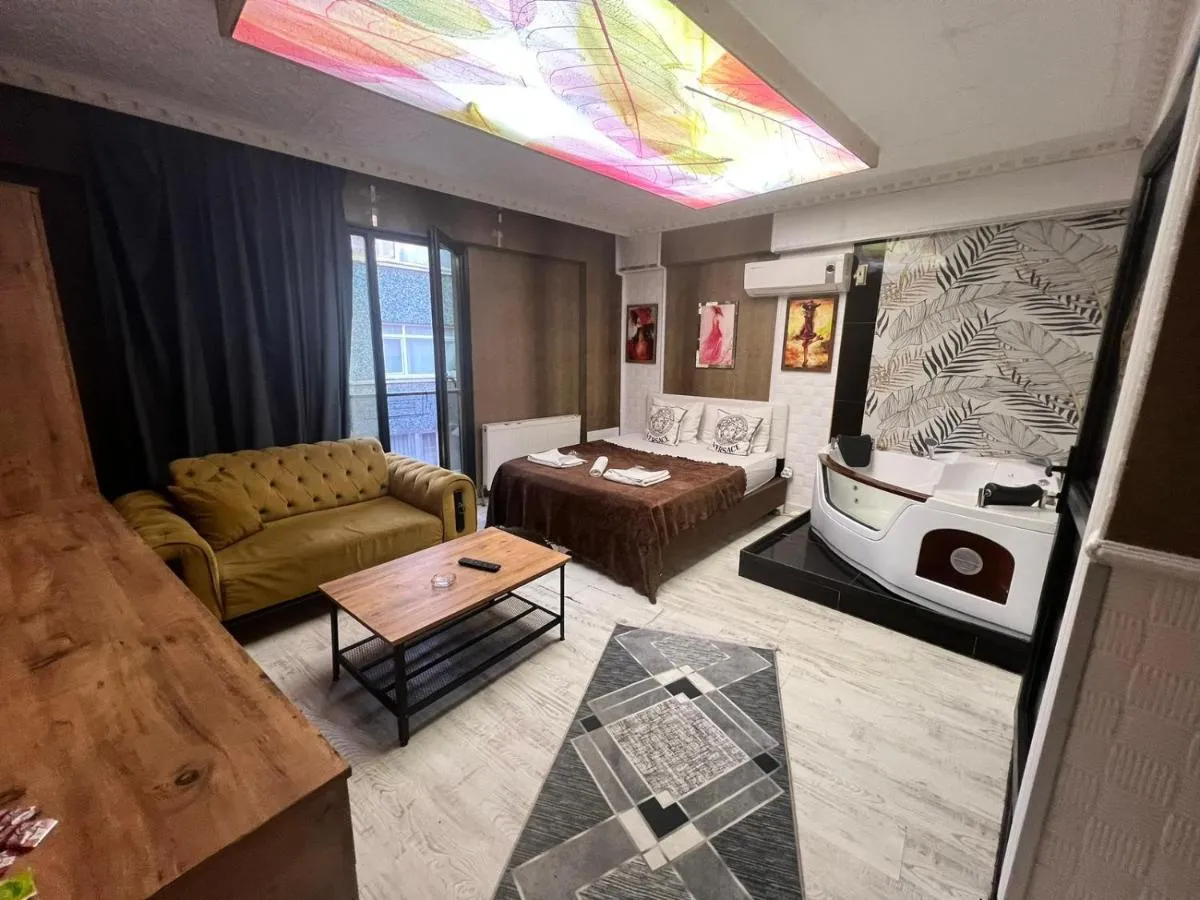 Image 1 of Royal Hotel