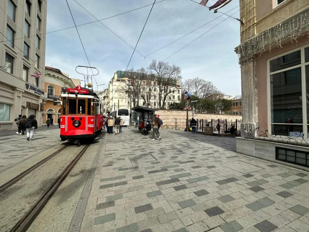 Image of ŞAHİN PERA SUİT 1 stylish 2Br 3Ac apartment near Istiklal street