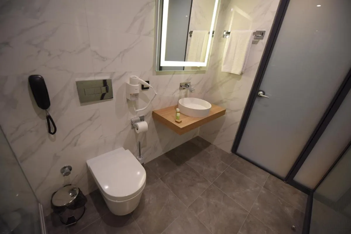 Image 3 of STİL SUİT