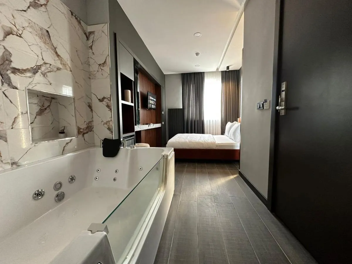 Image 1 of Second Suit Hotel