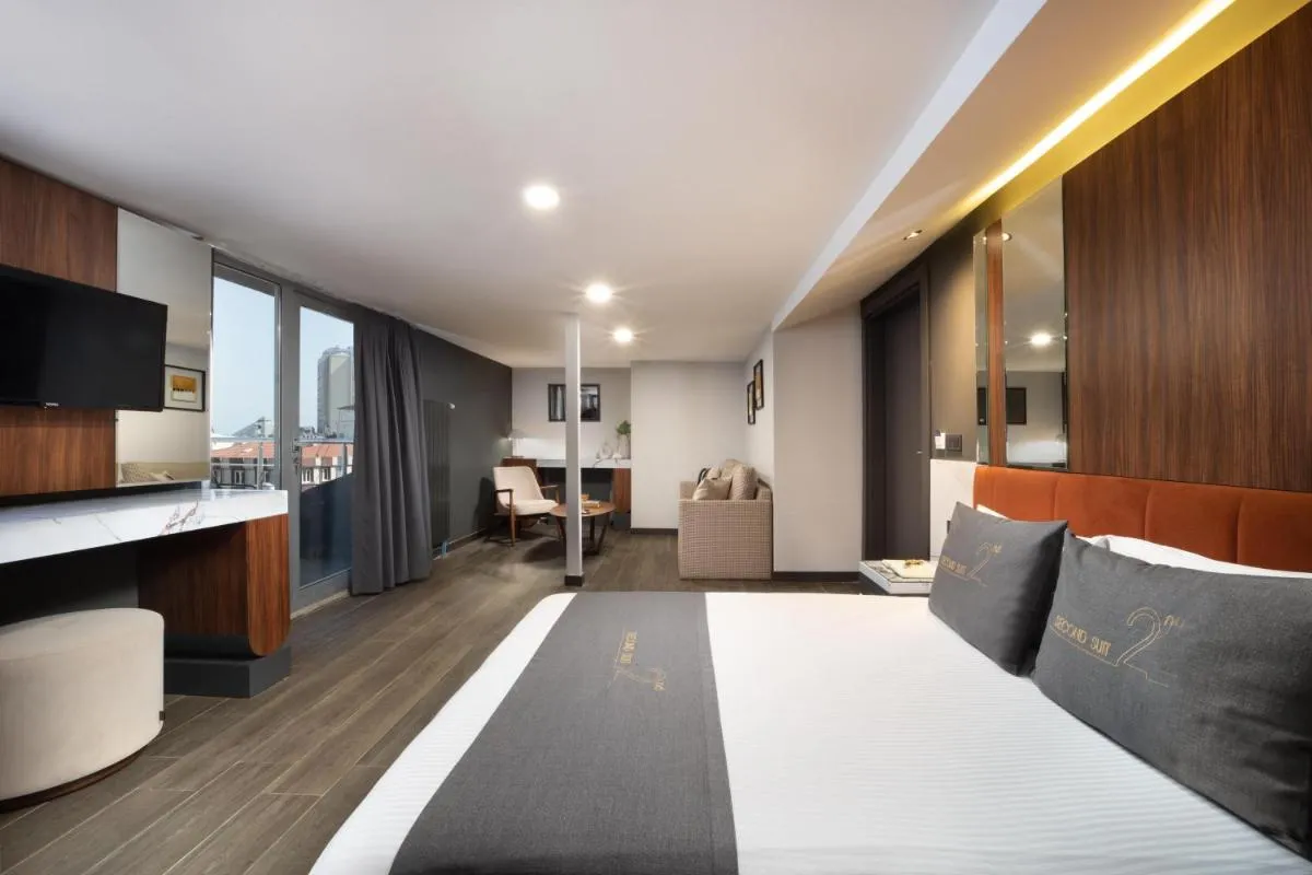 Image 2 of Second Suit Hotel