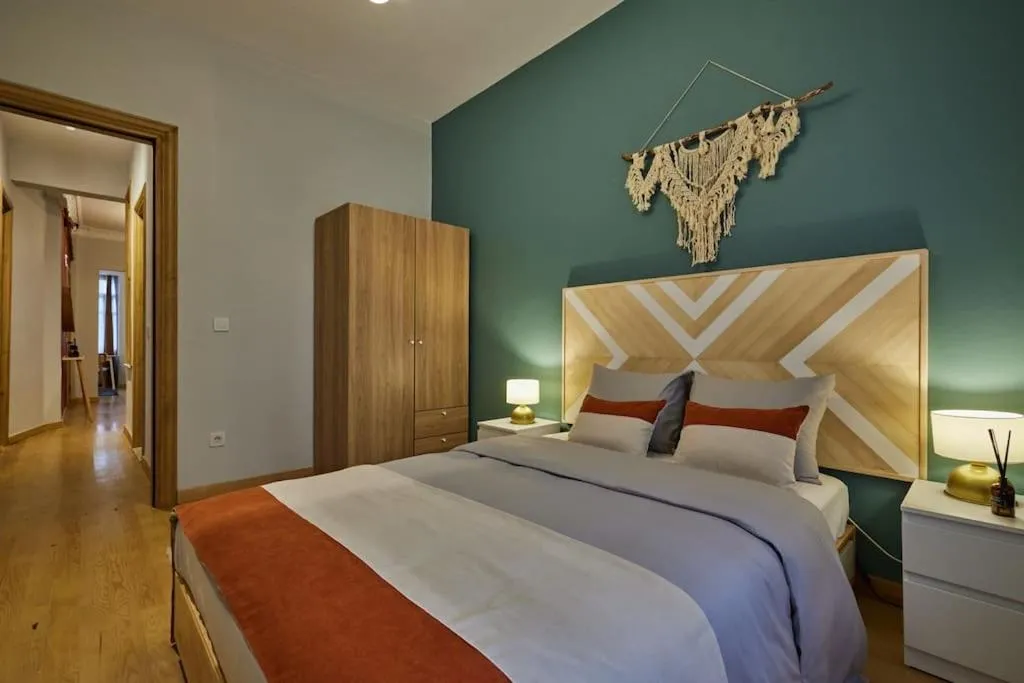 Image 2 of Spacious 2BR 3AC 2 Min to Metro