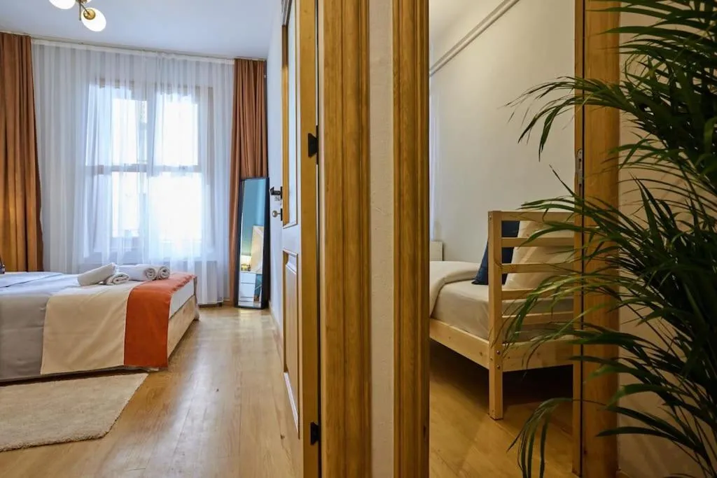 Image 4 of Spacious 2BR 3AC 2 Min to Metro
