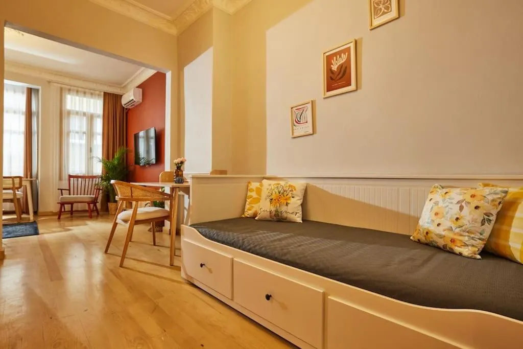 Image 6 of Spacious 2BR 3AC 2 Min to Metro