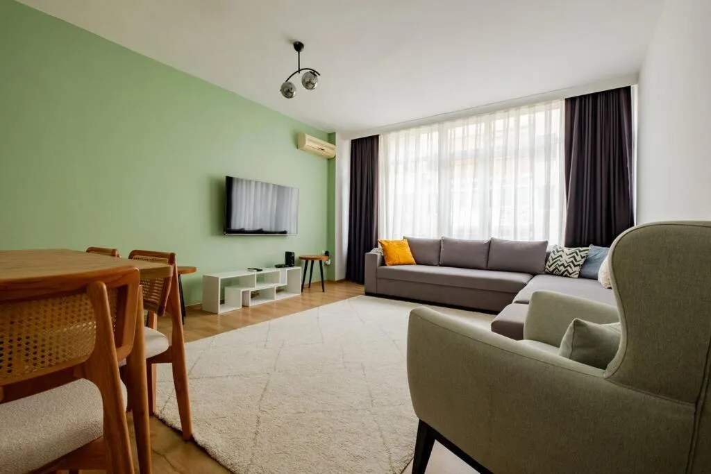 Image 2 of Spacious 3-Bedroom Apartment