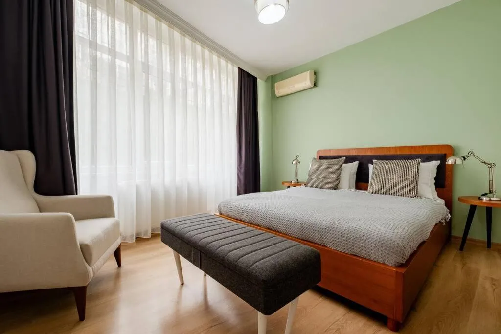 Image 4 of Spacious 3-Bedroom Apartment