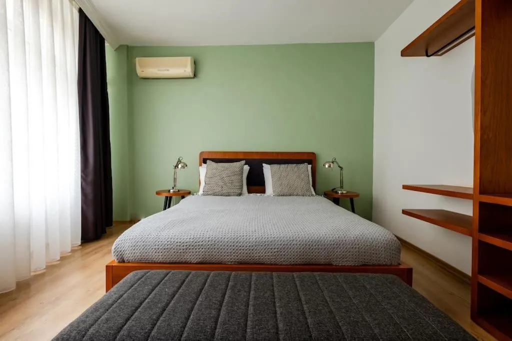 Image 5 of Spacious 3-Bedroom Apartment