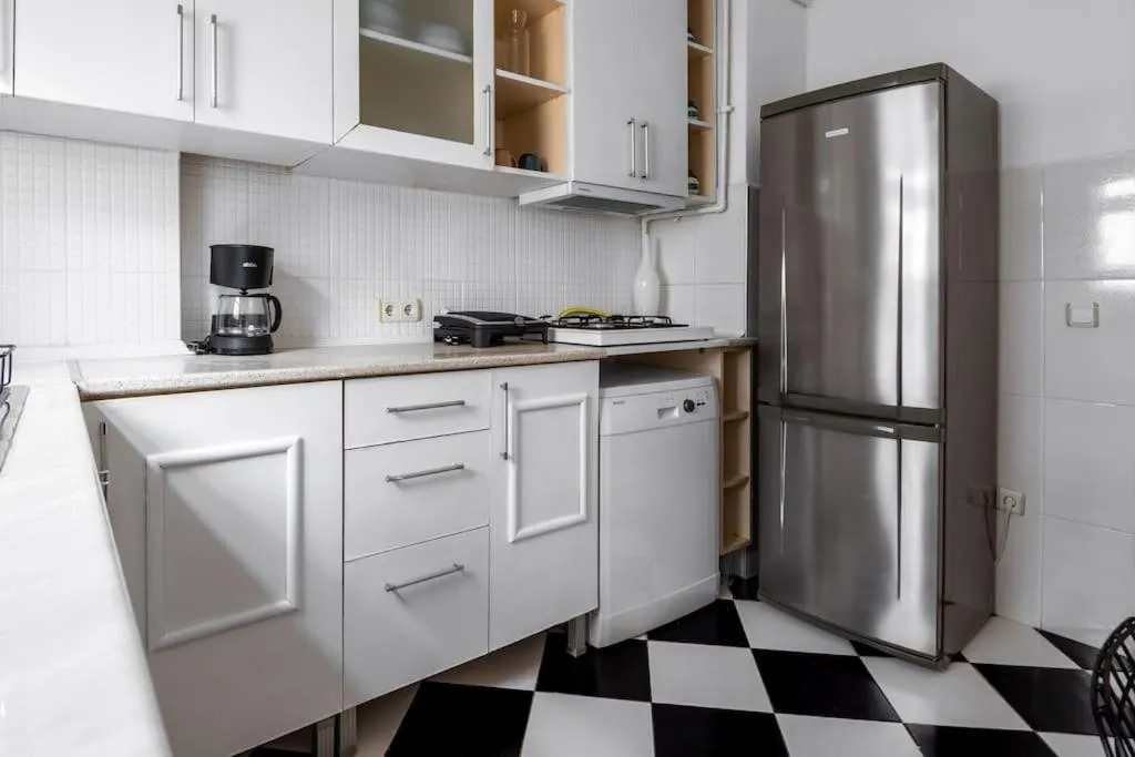 Image 3 of Spacious & Peaceful 2BR Central Apt. W/ Balcony