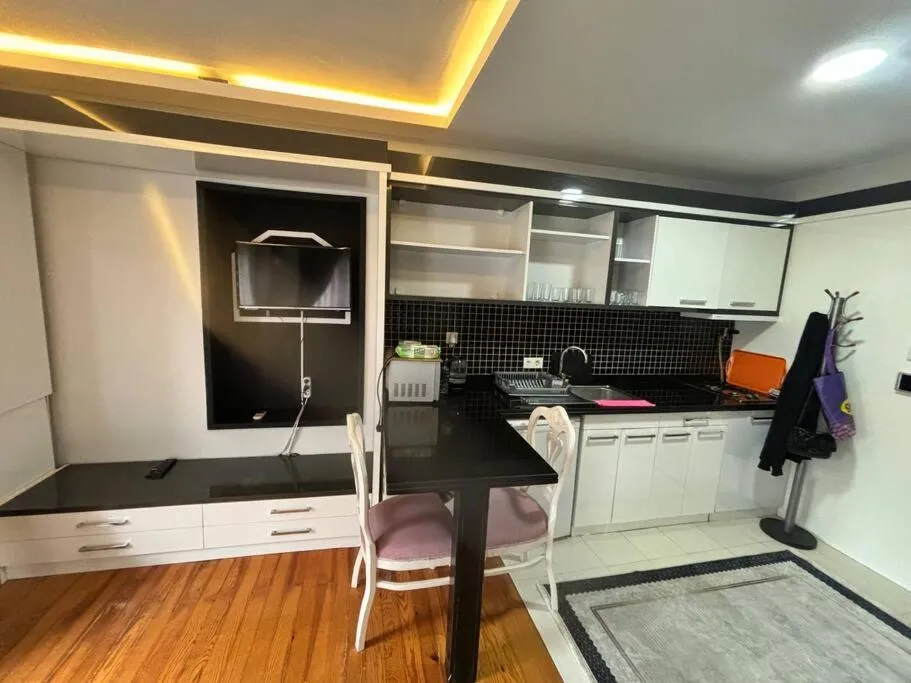 Image 2 of Spacious and Cozy Flat near Taksim Square no3