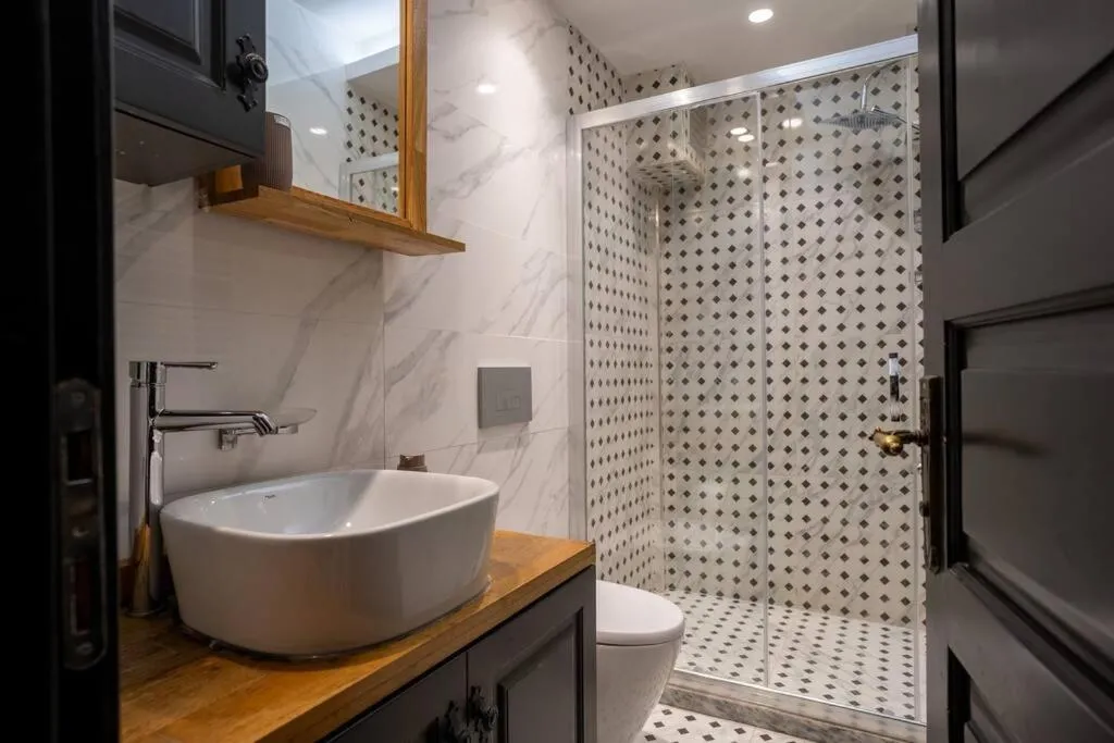 Image 2 of Spacious and Stylish 3BR w Private Garden