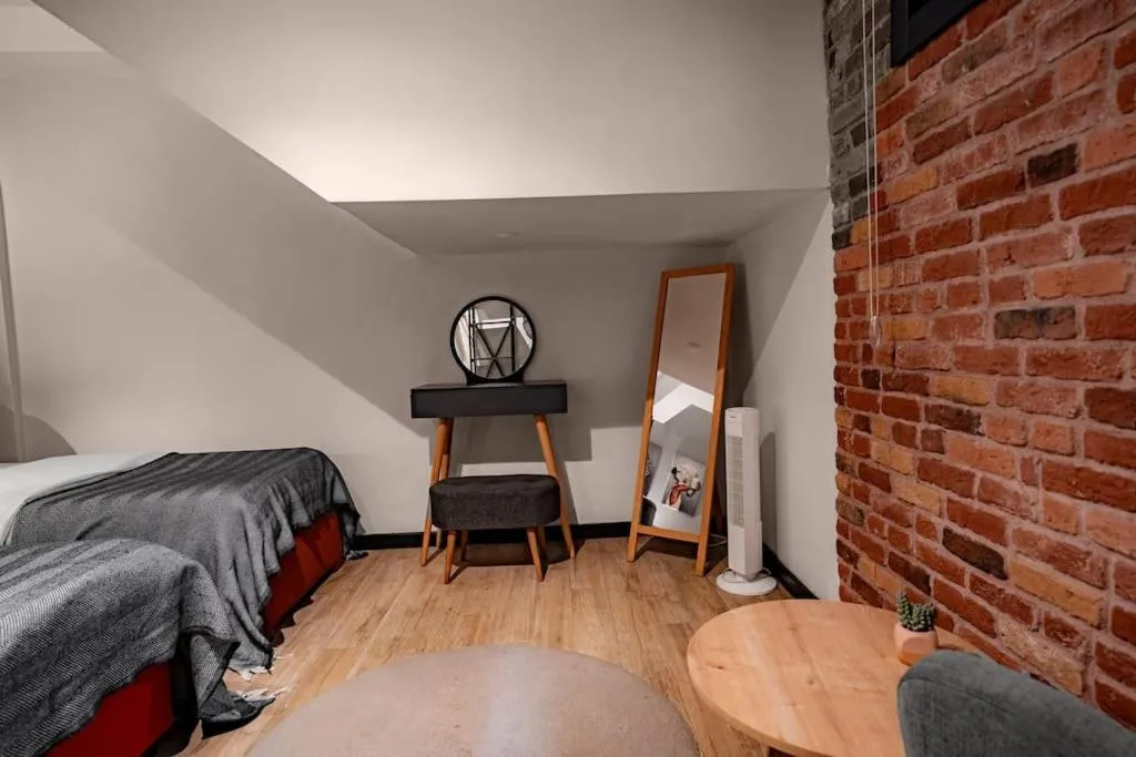 Image 5 of Spacious and Stylish 3BR w Private Garden