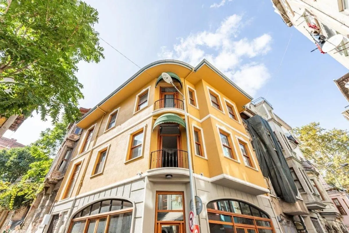 Image 1 of Stunning Bright Central Modern 1bd Balat Gem! #328