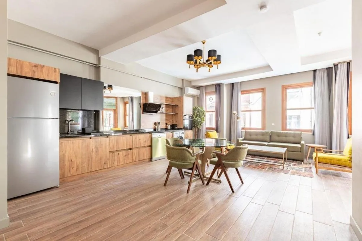 Image 2 of Stunning Bright Central Modern 1bd Balat Gem! #328