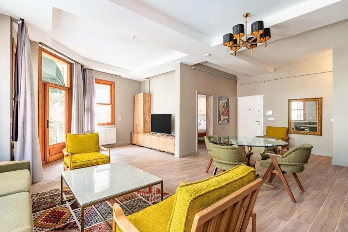 Image 3 of Stunning Bright Central Modern 1bd Balat Gem! #328