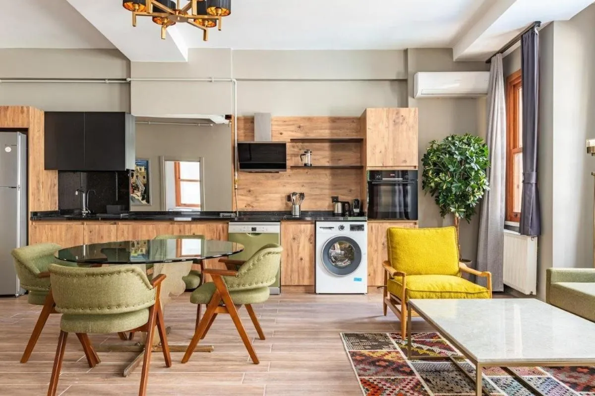 Image 6 of Stunning Bright Central Modern 1bd Balat Gem! #328