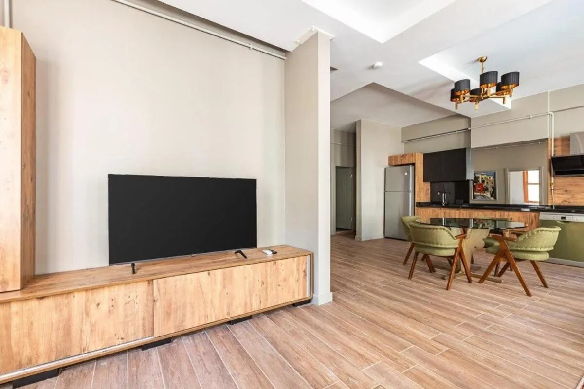 Image 4 of Stunning Bright Central Modern 1bd Balat Gem! #328