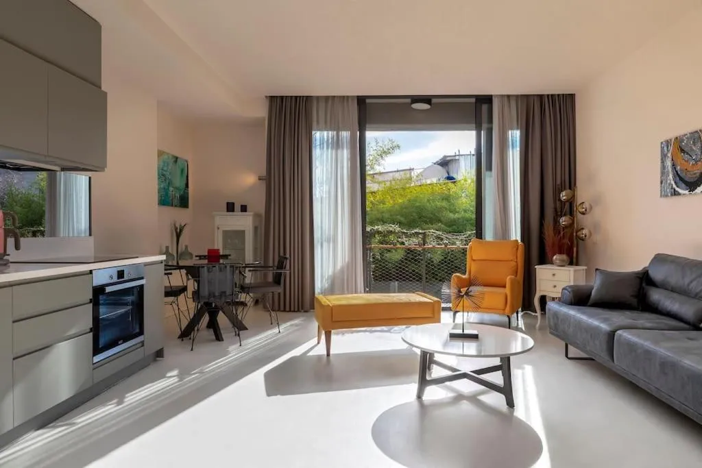 Image of Stunning Duplex Flat with a Garden & Winter Patio