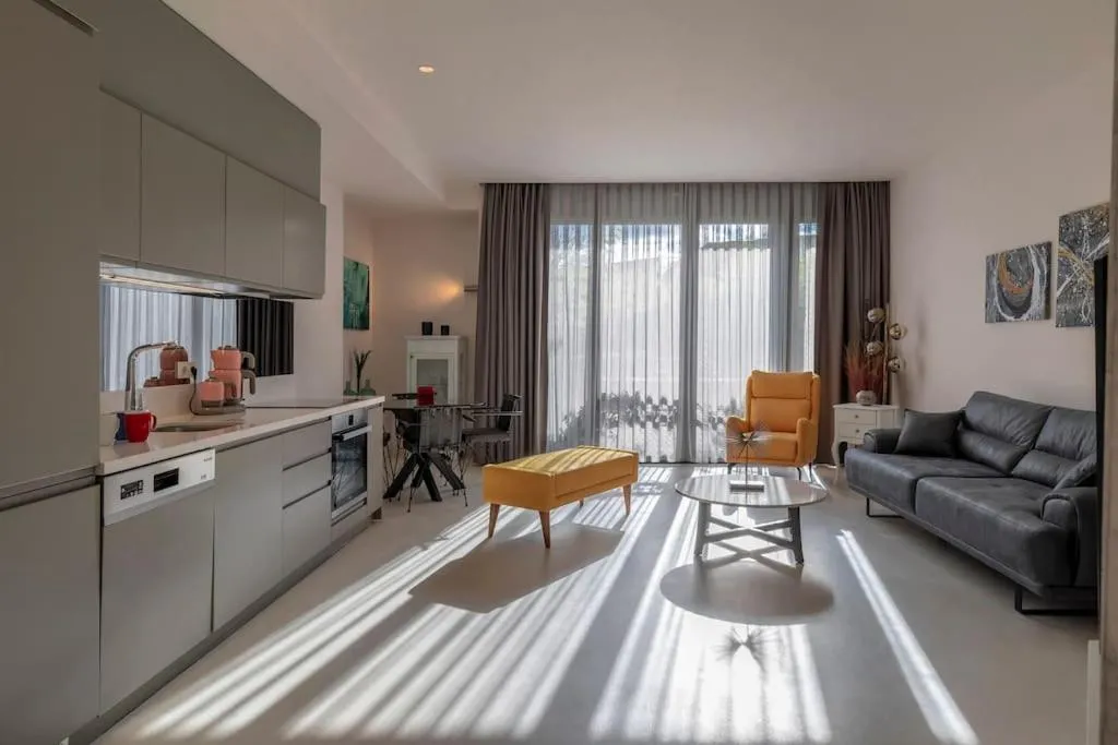 Image 1 of Stunning Duplex Flat with a Garden & Winter Patio