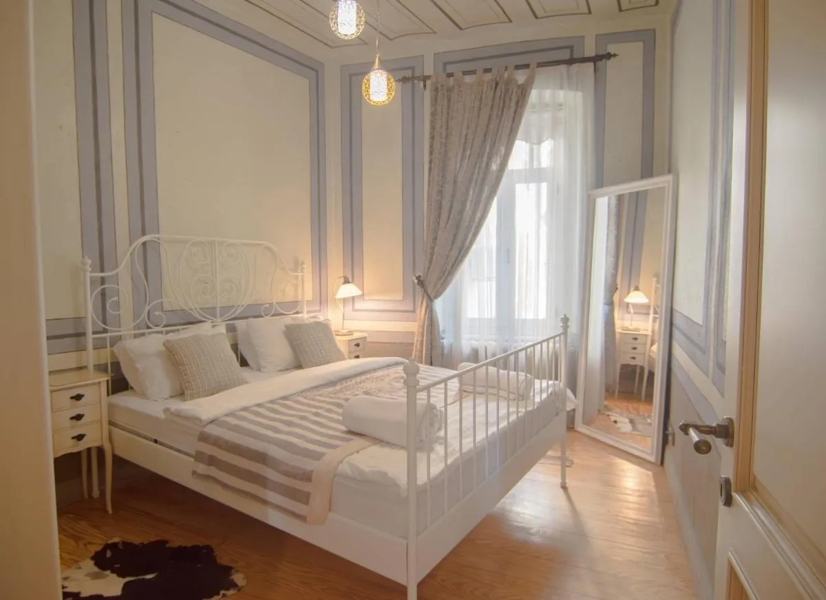 Image 6 of Stylish City Getaway-explore The Urban Delights