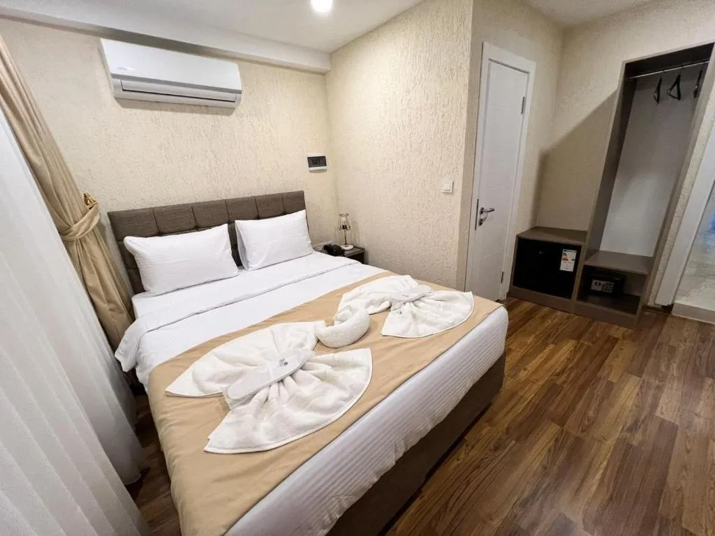 Image of Taksim Nacre 360 Suit