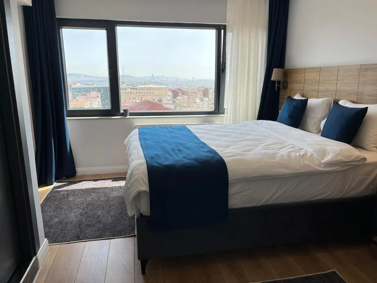 Image 3 of The Blue Suites