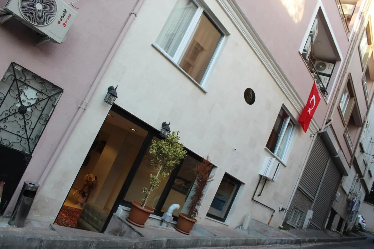 Image 2 of The Reina Hotel