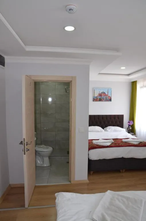 Image of The Reina Hotel