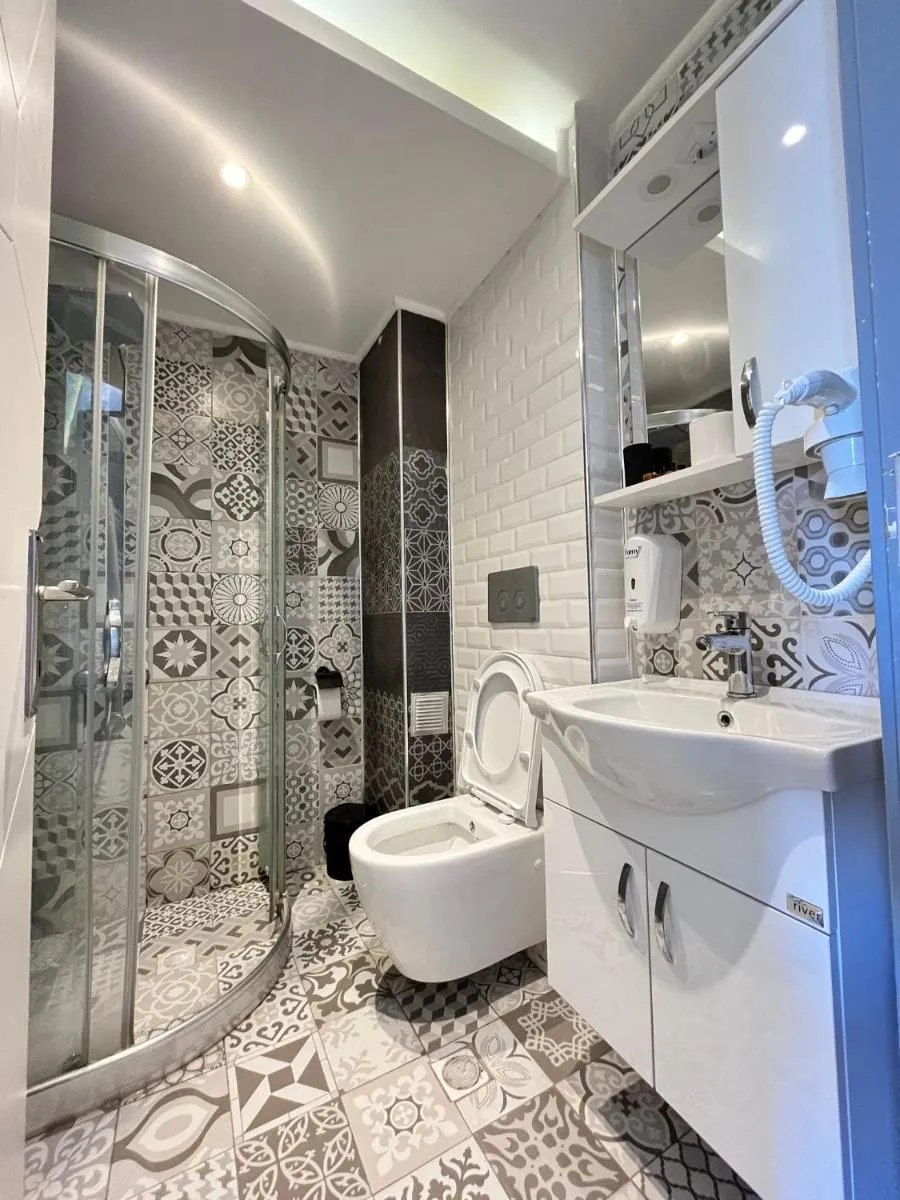 Image 1 of The Sisli Luxury Corner Suit