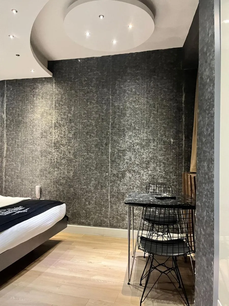 Image 3 of The Sisli Luxury Corner Suit