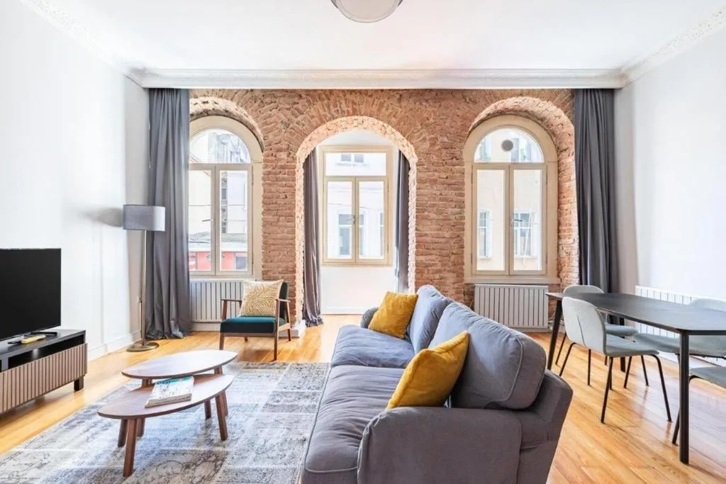 Image of Warm Rustic Charming 2bd Galata Wpatio Gem! #320