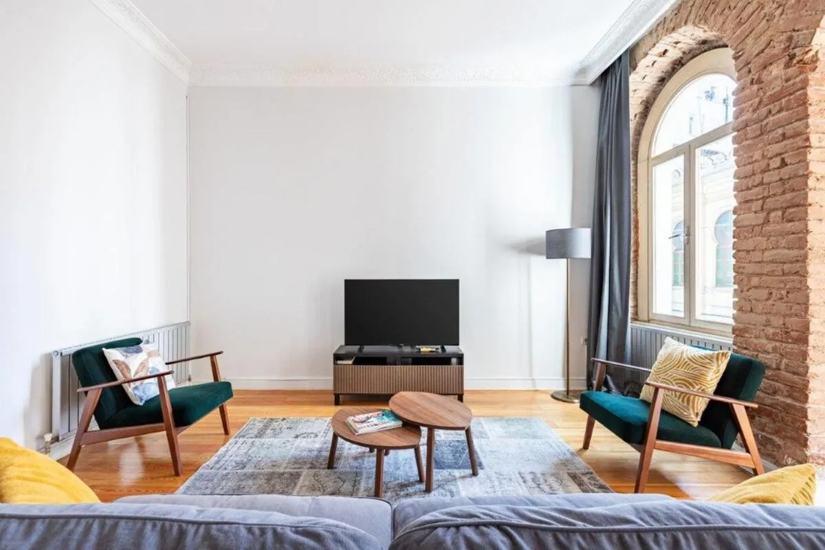 Image 4 of Warm Rustic Charming 2bd Galata Wpatio Gem! #320
