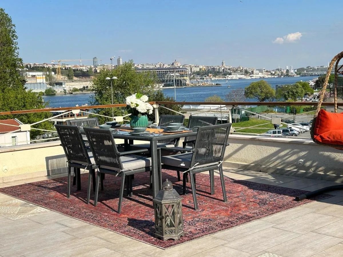 Image 4 of Waterfront Apartment by the Tram – Terrace with Dome & Golden Horn View in Fatih