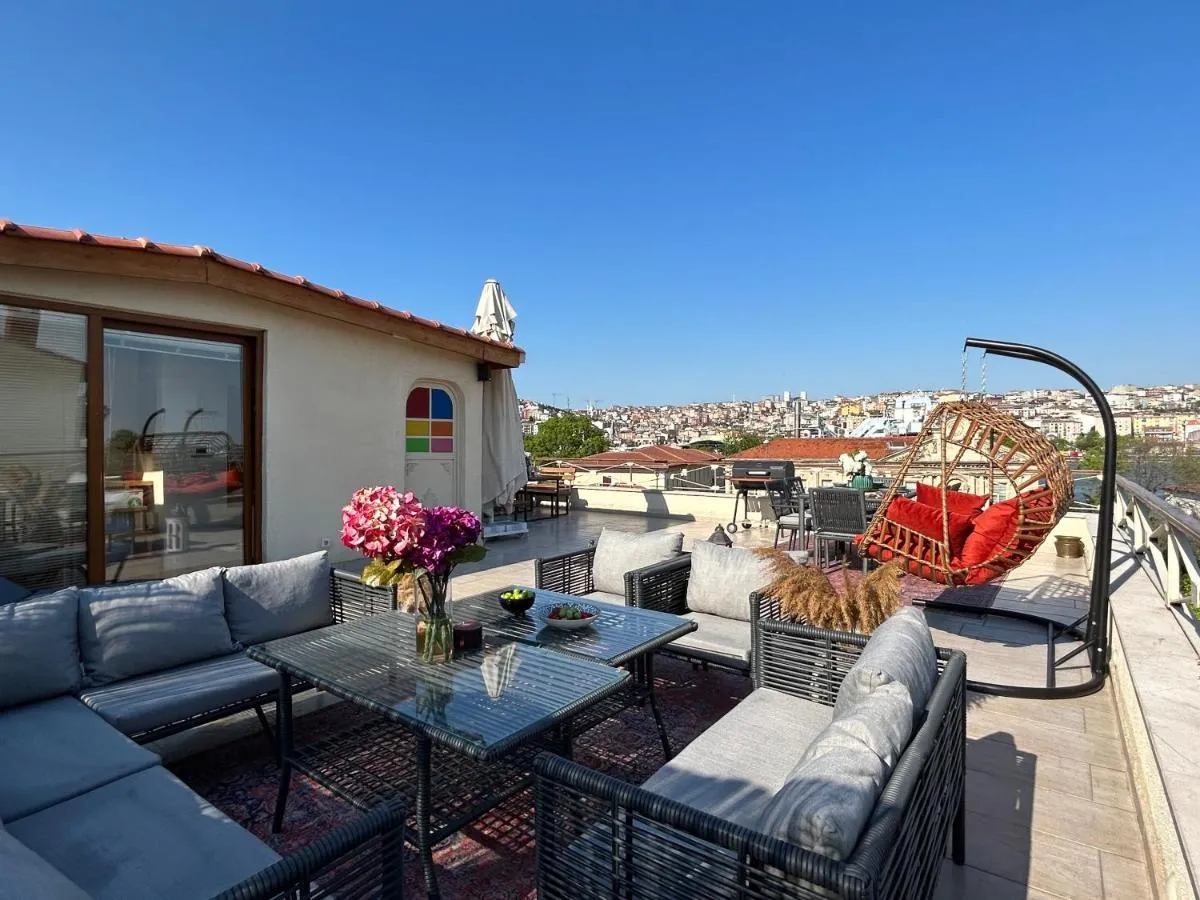 Image 3 of Waterfront Apartment by the Tram – Terrace with Dome & Golden Horn View in Fatih