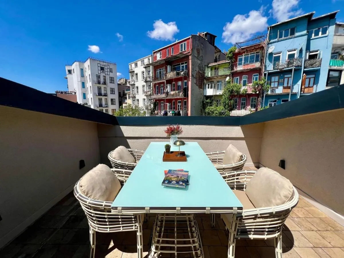 Image 2 of Weingart Suites Hotel
