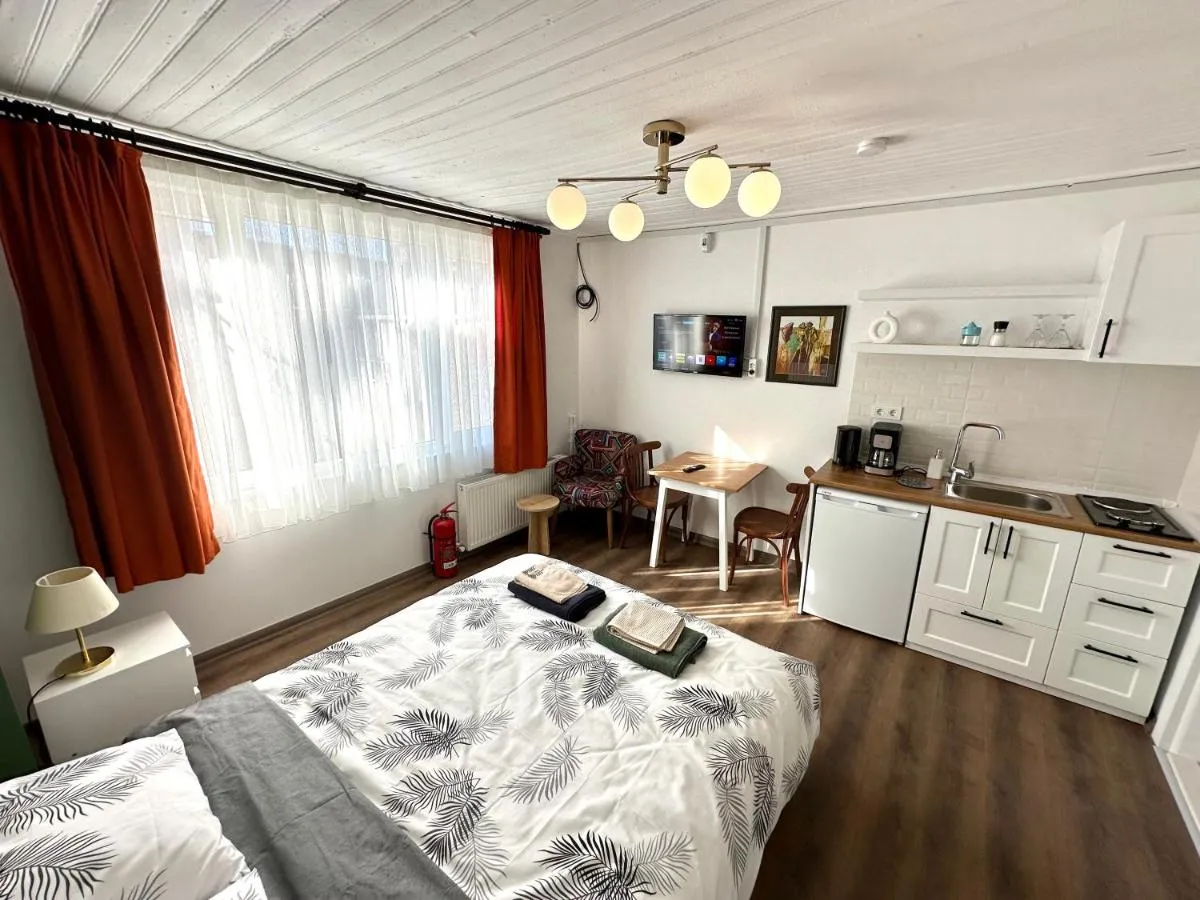 Image 2 of Yellowhouse Room 5