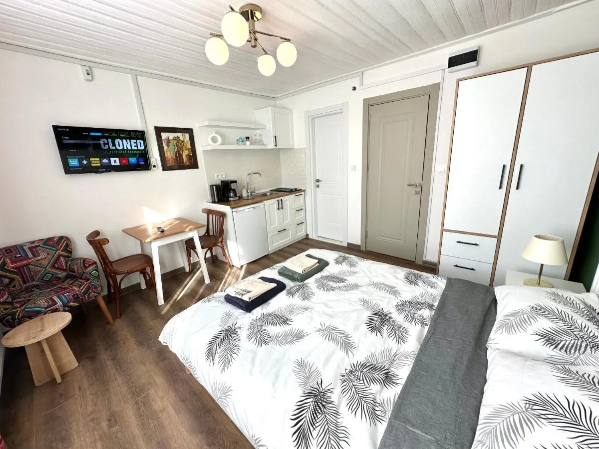 Image 4 of Yellowhouse Room 5