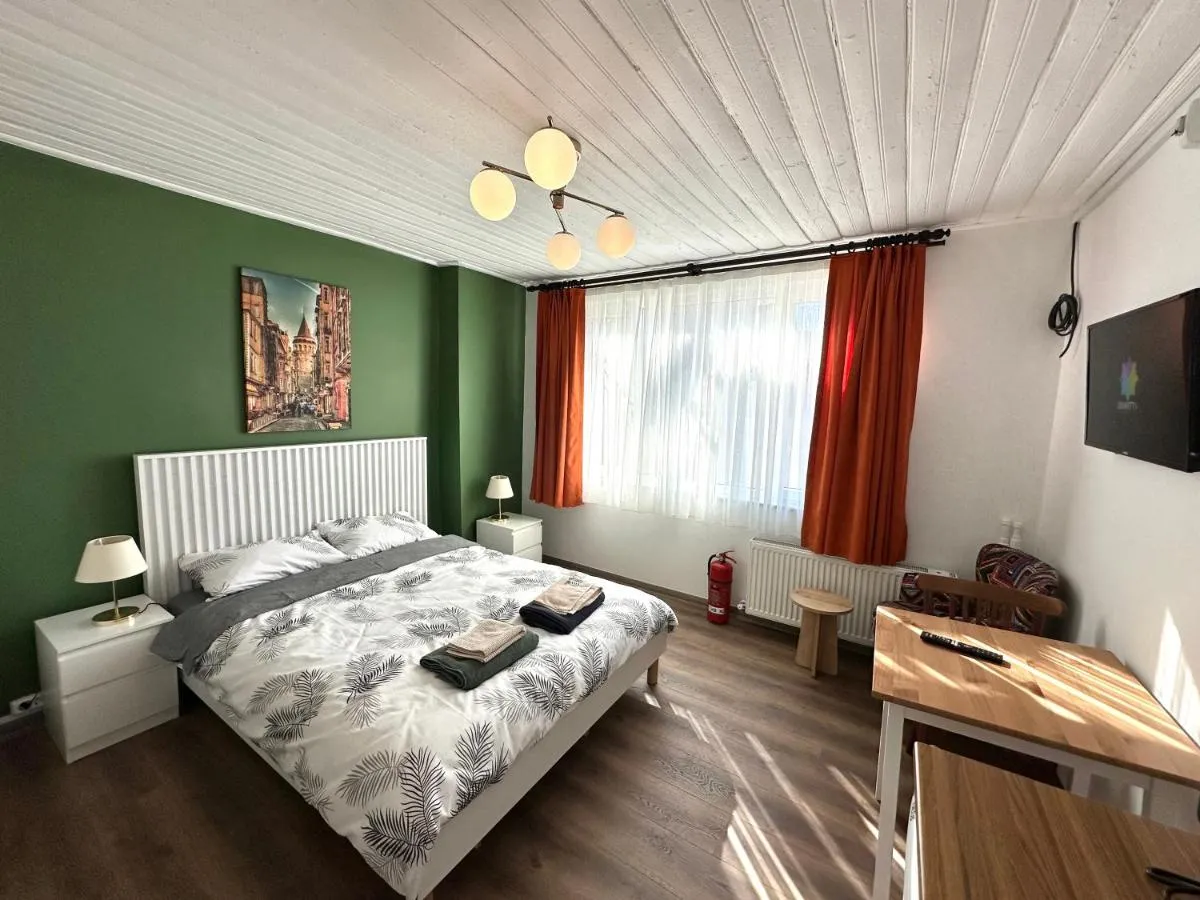 Image 5 of Yellowhouse Room 5