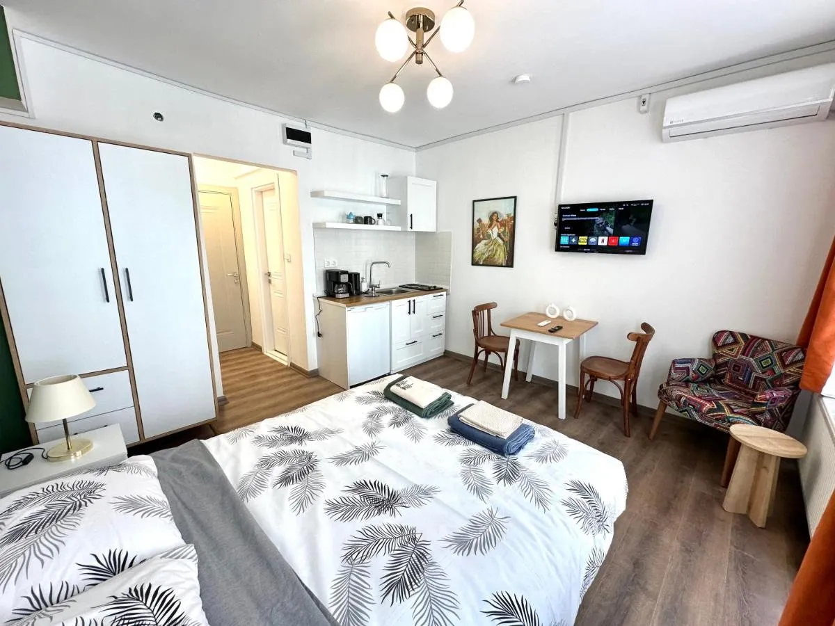 Image 1 of Yellowhouse Room 6