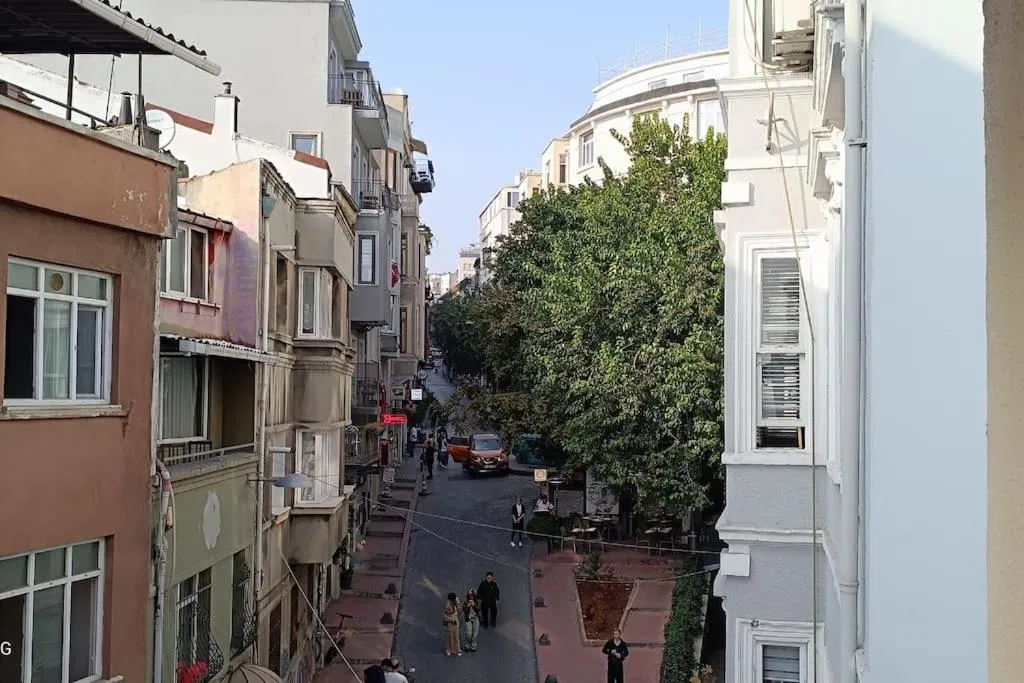Image 2 of gunes hause