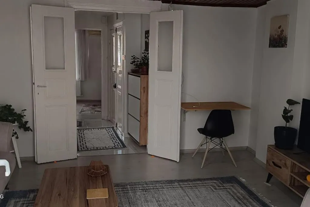 Image 1 of gunes hause
