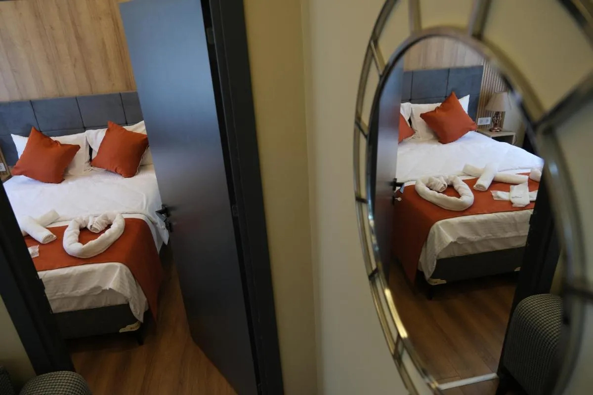 Image 3 of hotel La Vitrine