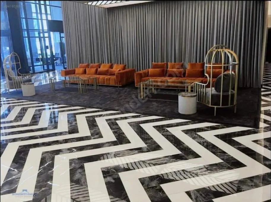 Image 4 of lavish apt with 180 ist view at 40F gym pool 89