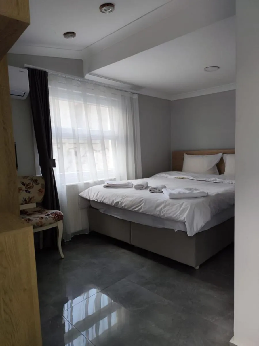 Image 3 of moonlight hotel