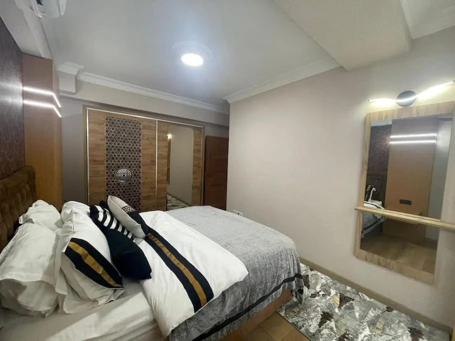 Image 1 of شقه بالفاتح 2 ستورم 1